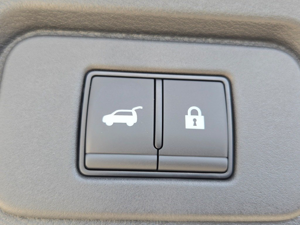 New 2026 Boulder Gray Pearl / Super Black Two-tone Nissan Platinum image 18