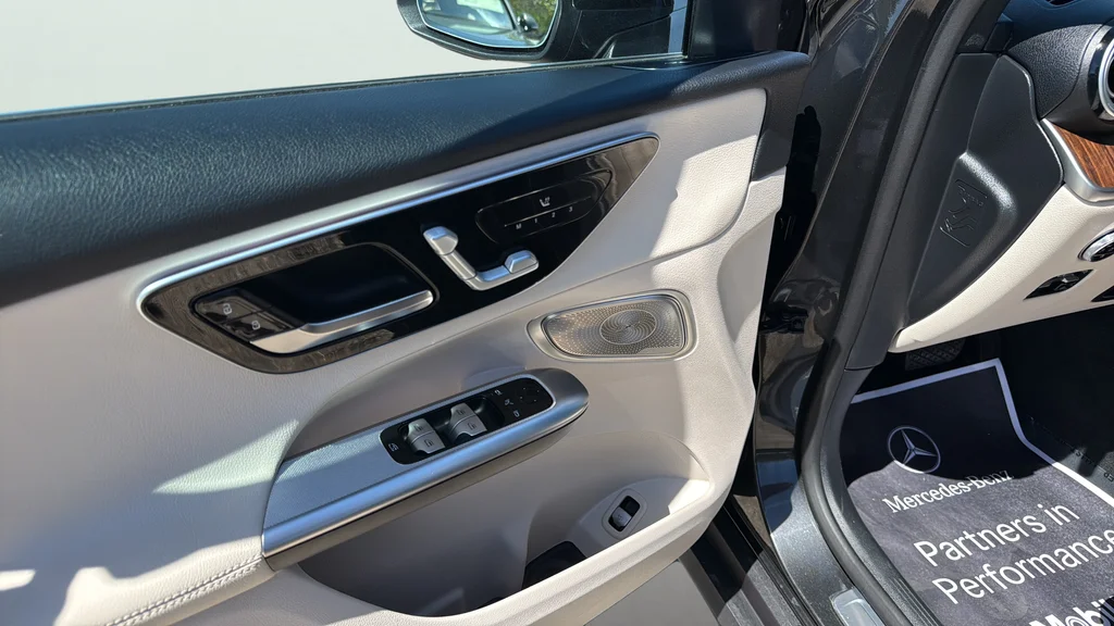 Used 2026 Gray Mercedes-Benz GLC 300 image 10