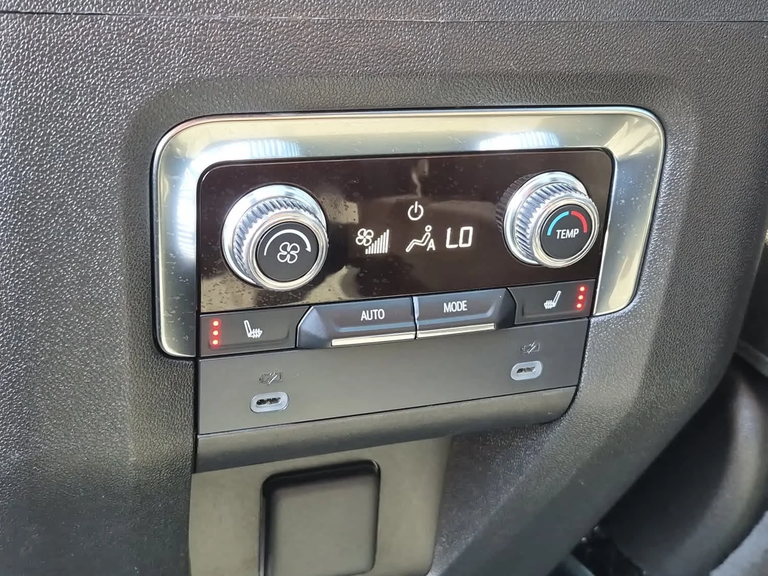 Used 2024 Summit White GMC AT4 image 10
