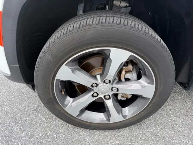Used 2023 White Jeep Limited image 9