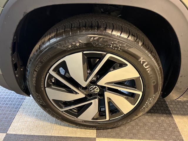 New 2026 Green Volkswagen 2.0T SE w/Technology image 9