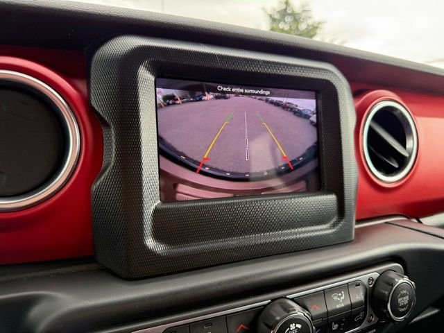 Used 2018 Silver Jeep Unlimited Rubicon image 30