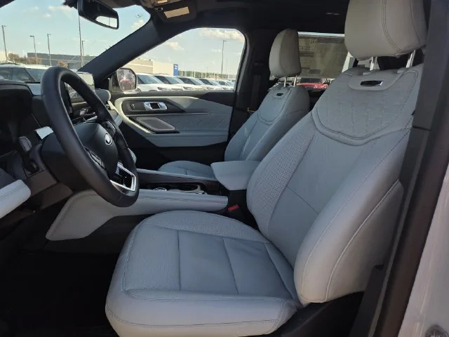 New 2027 Avalanche Gray Ford Platinum™ image 33