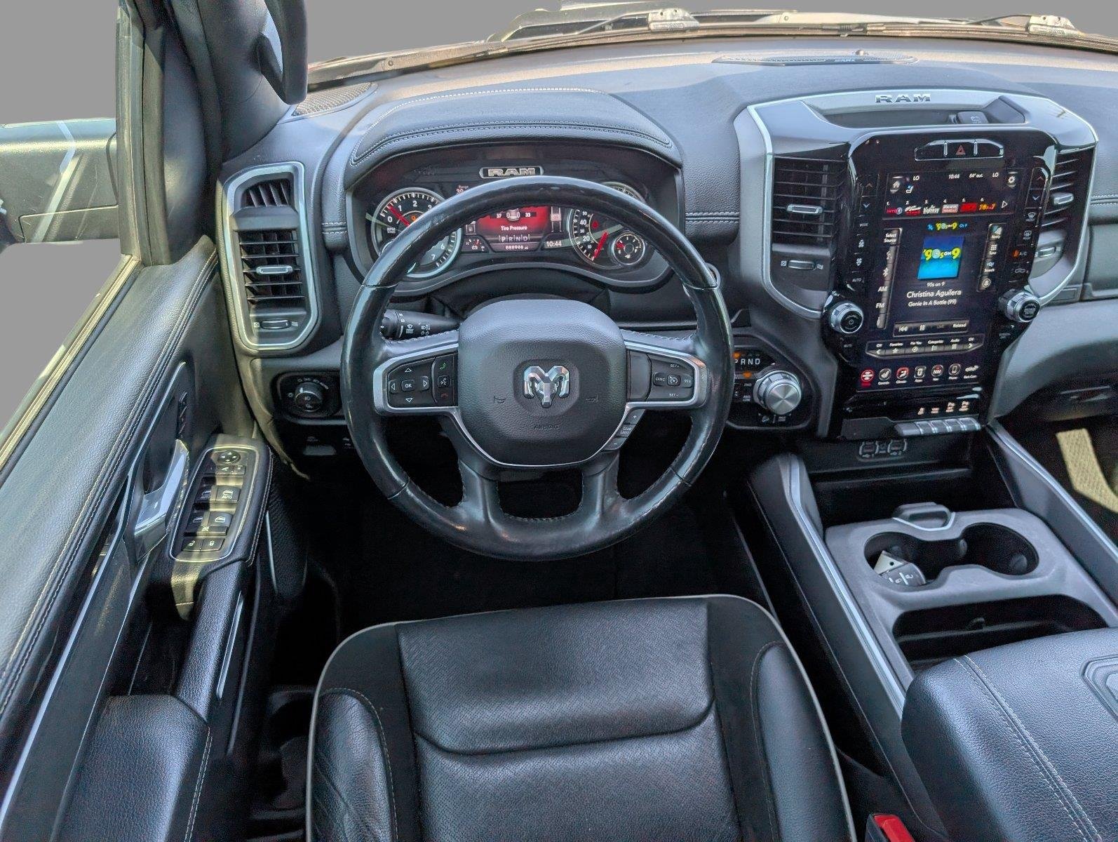 Used 2020 Diamond Black Crystal Pearlcoat Ram Laramie image 32