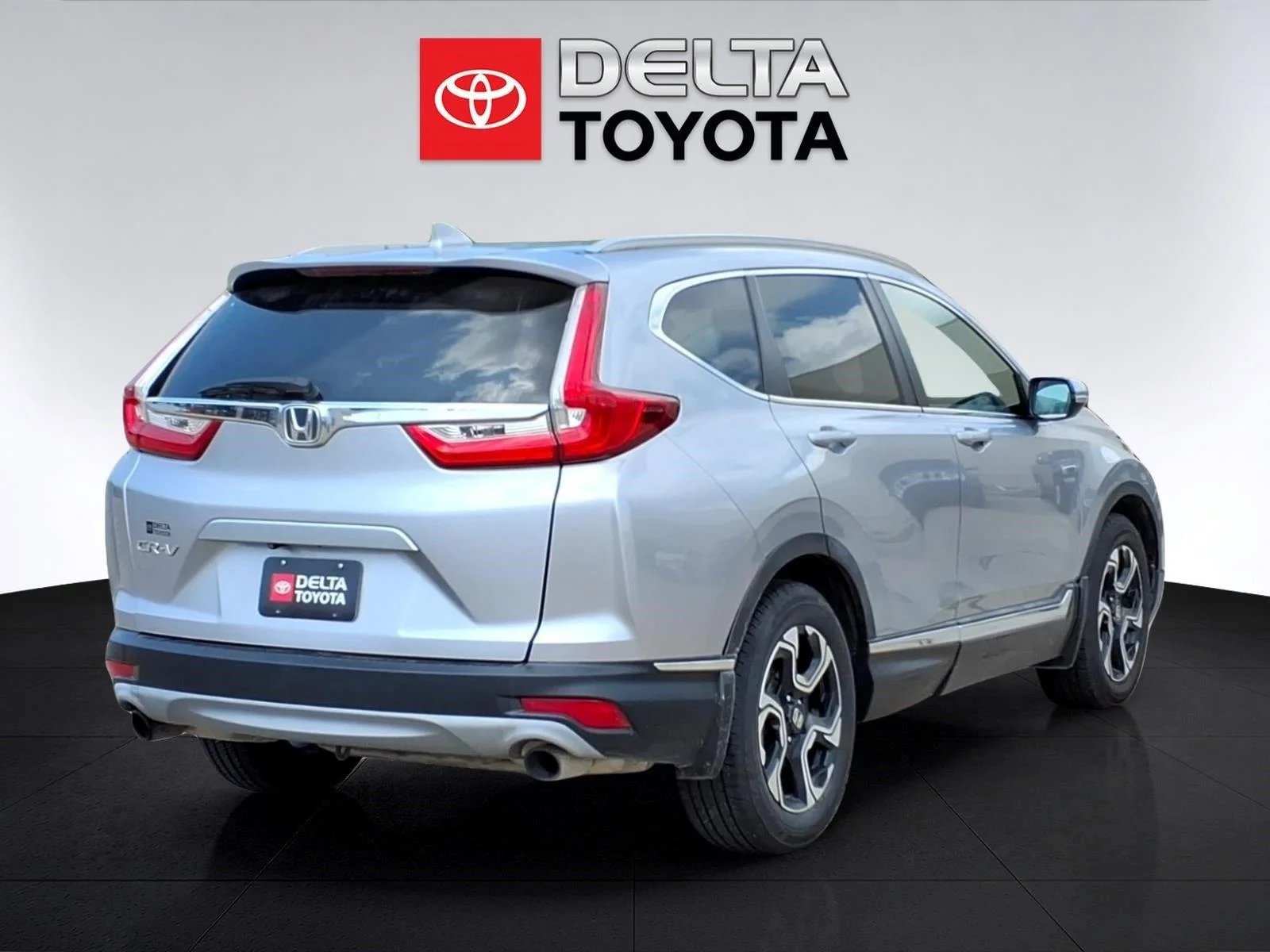 Used 2019 Lunar Silver Metallic Honda SUV image 5