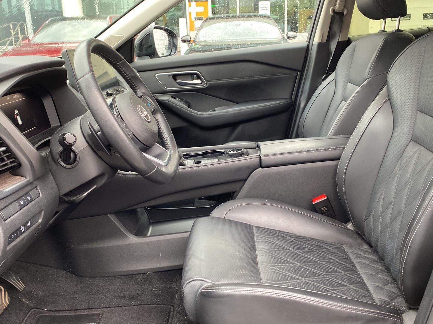 Used 2024 Champagne Silver Metallic/Super Black Nissan Platinum image 6