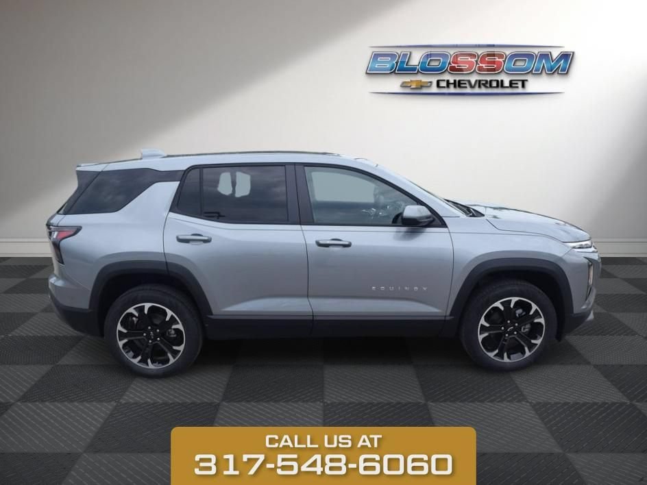 2027 Chevrolet Equinox LT - Photo 8
