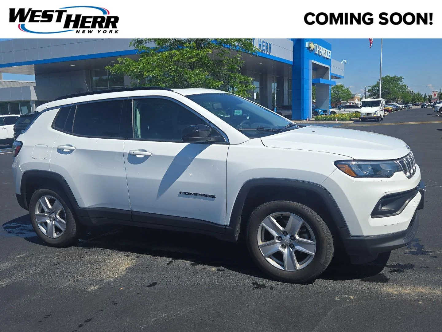 Used 2022 Bright White Clearcoat Jeep Latitude image 1