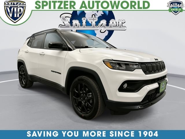 Used 2022 White Jeep Latitude image 1