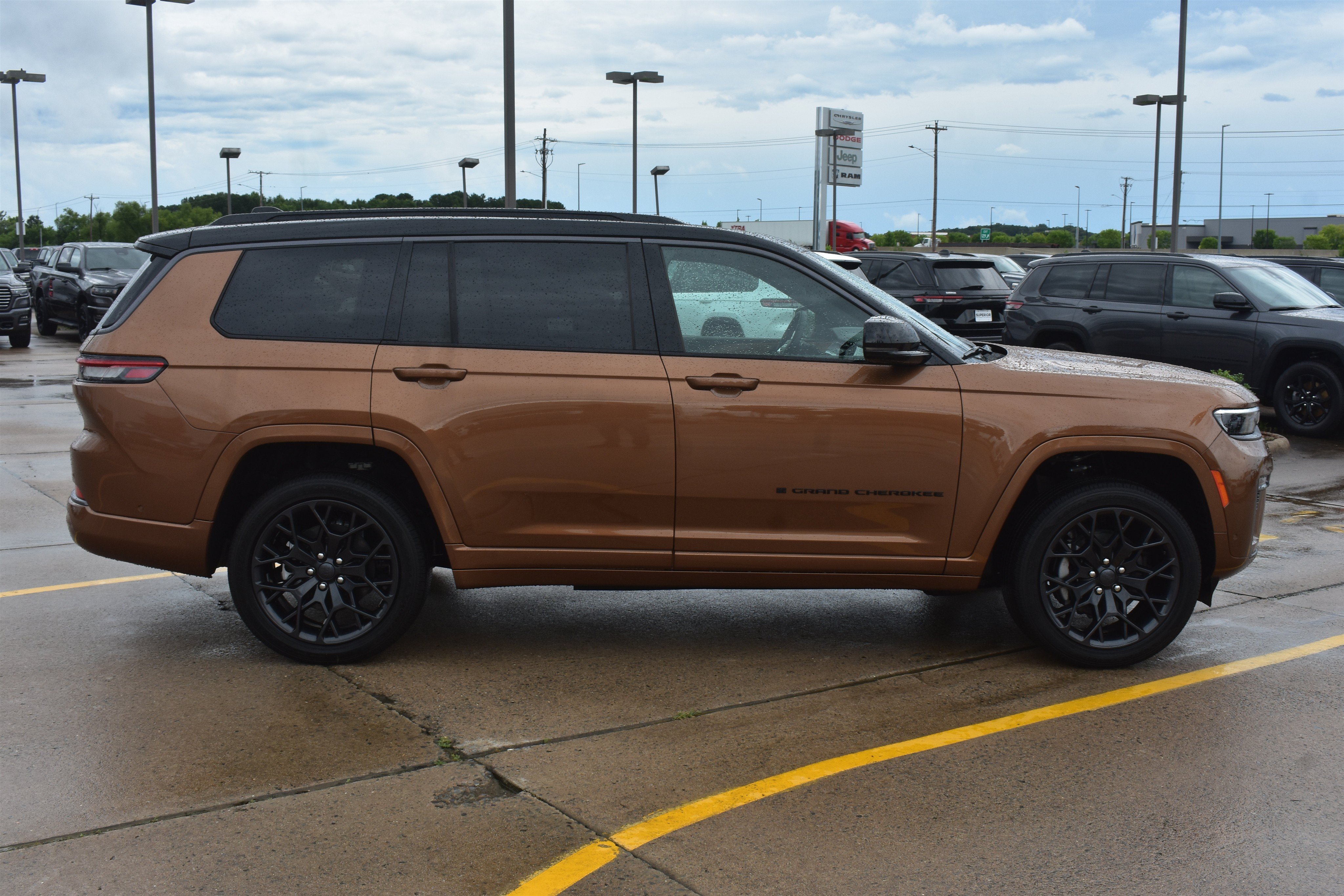 New 2026 Copper Shino Metallic Clear-Coat Exterior Paint Jeep Summit image 4