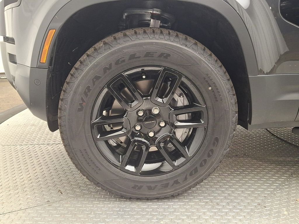 New 2026 Carpathian Grey Land Rover S image 5