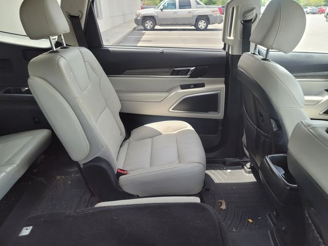 Used 2021 White Kia EX image 7