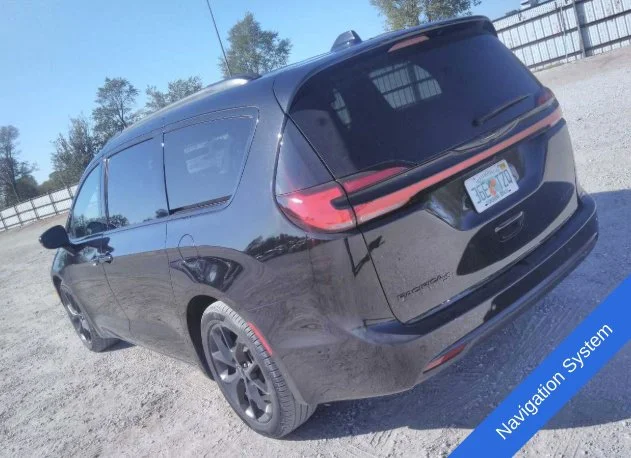 Used 2025 Diamond Black Chrysler Limited image 2