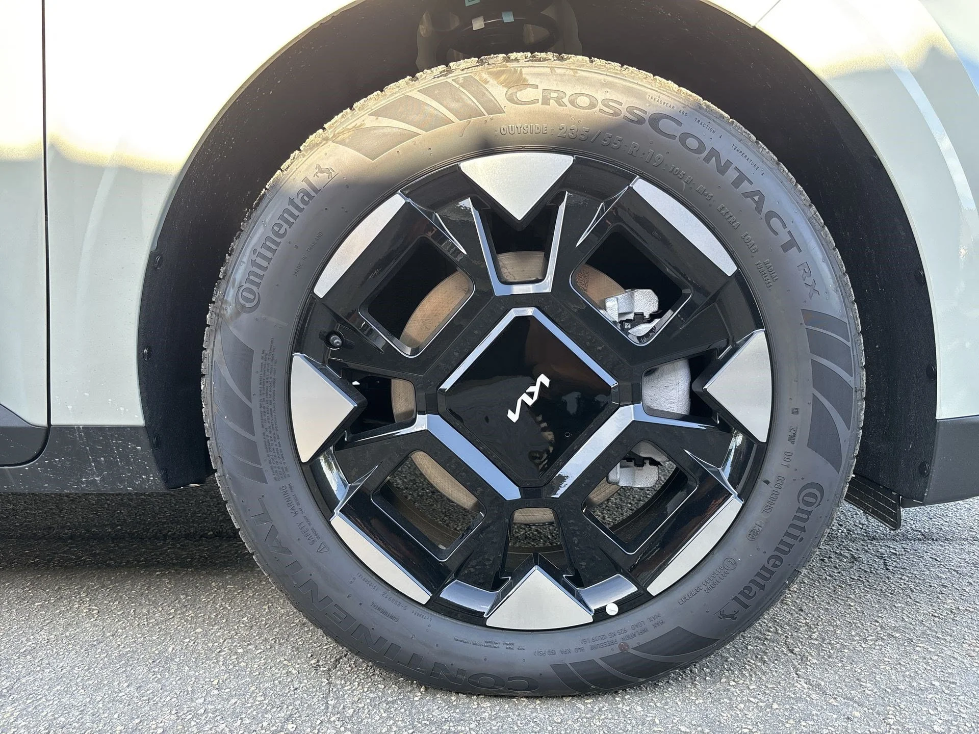 New 2027 Ivory Silver Kia EX image 11