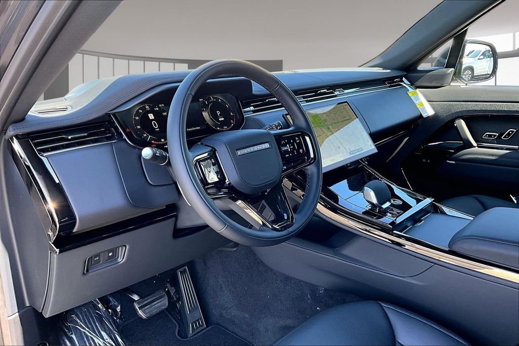 New 2026 CARPATHIAN GREY Land Rover Dynamic SE image 7
