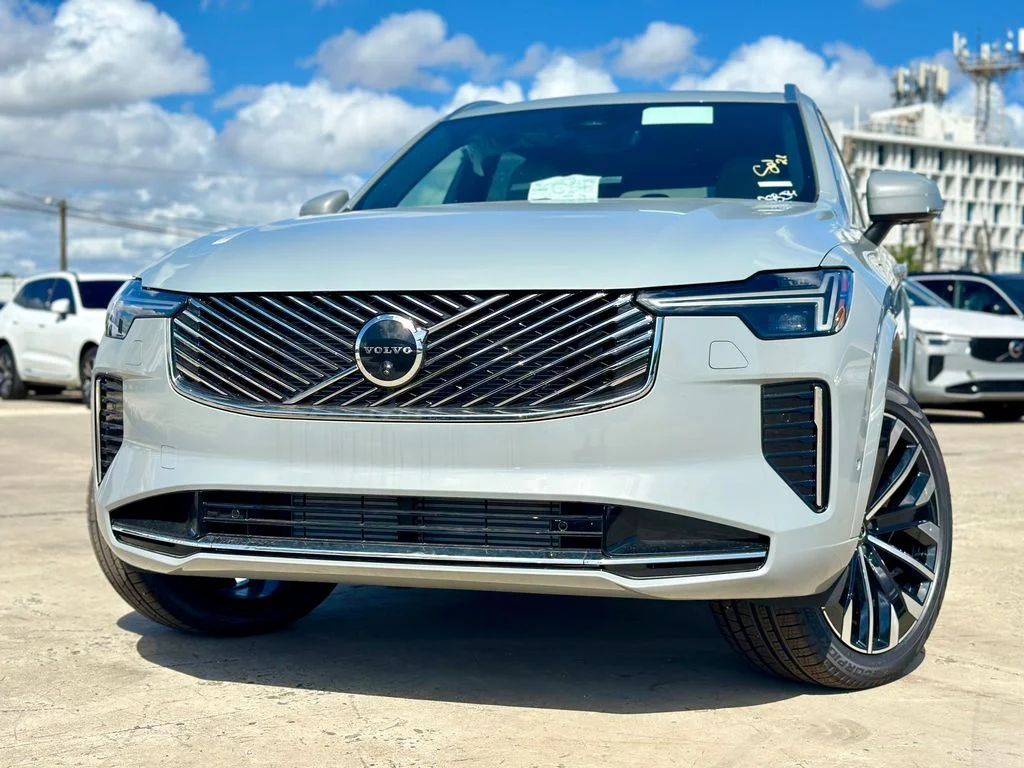 New 2026 Gray Volvo T8 Plus image 1