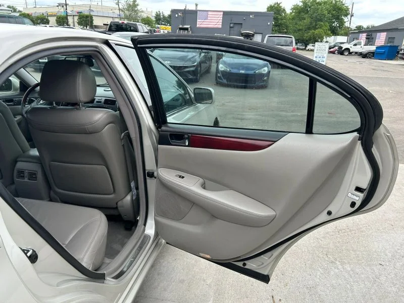 Used 2003 Gold Lexus ES 300 Sedan 4D image 21