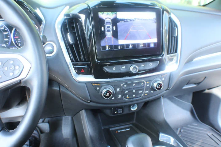 Used 2023 Iridescent Pearl Tricoat Chevrolet Premier image 13