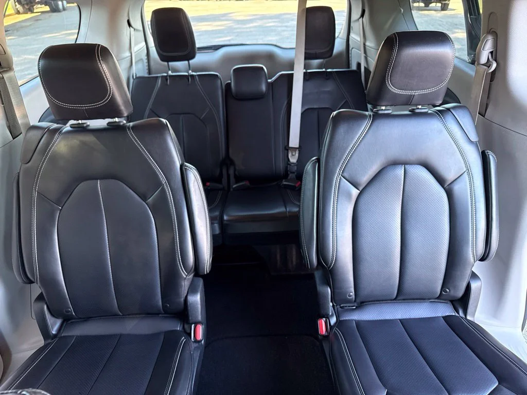 Used 2023 Black Chrysler Touring L image 17