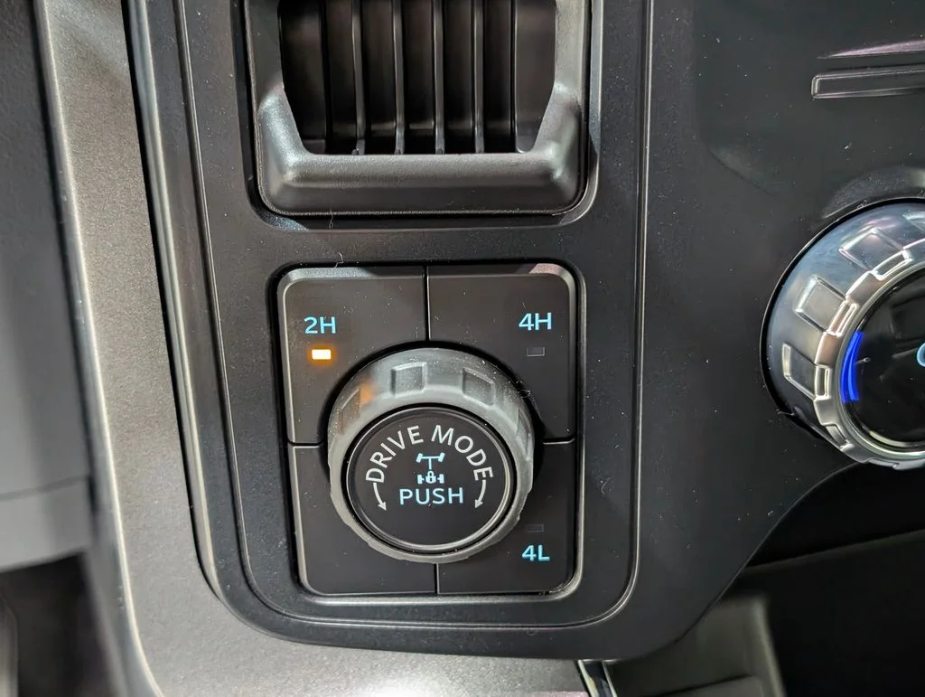 New 2026 Oxford White Ford XLT image 12