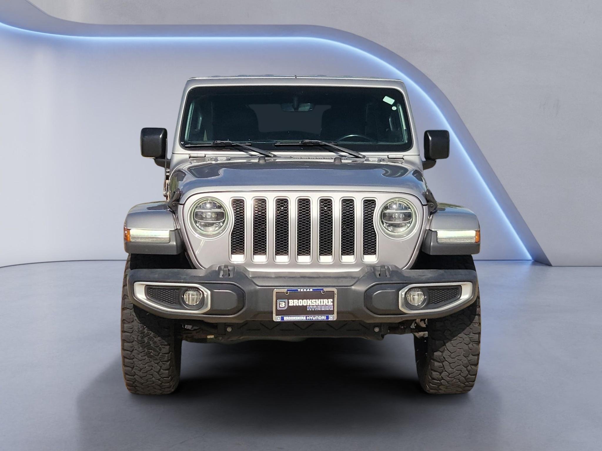 Used 2018 Billet Silver Metallic Clearcoat Jeep Sahara image 2
