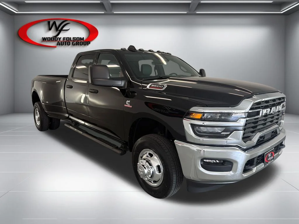 New 2027 Diamond Black Crystal Pearl-Coat Exterior Paint RAM Tradesman image 3
