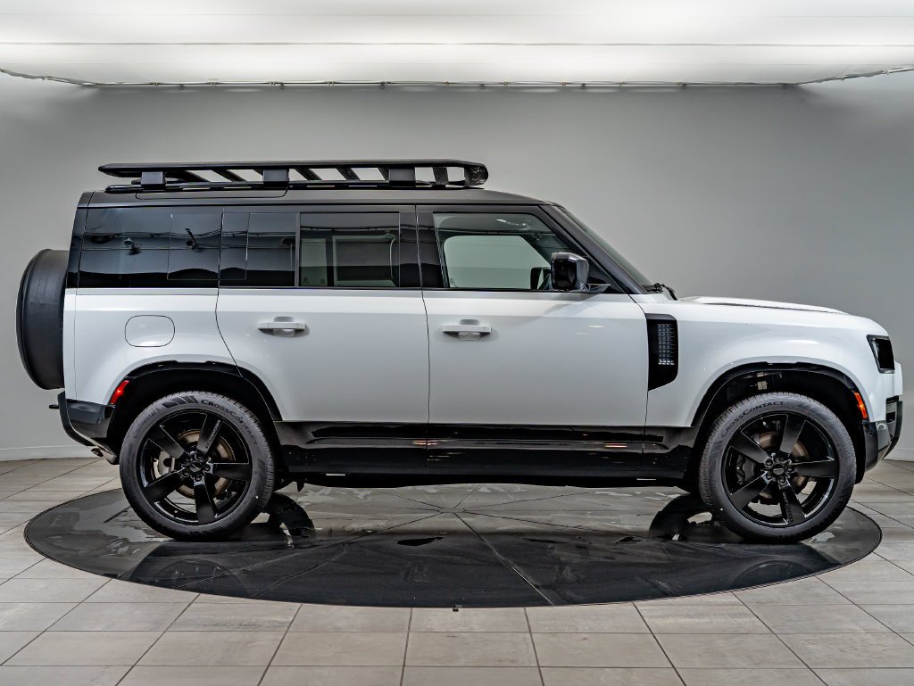 New 2026 Fuji White Land Rover X-Dynamic SE image 7