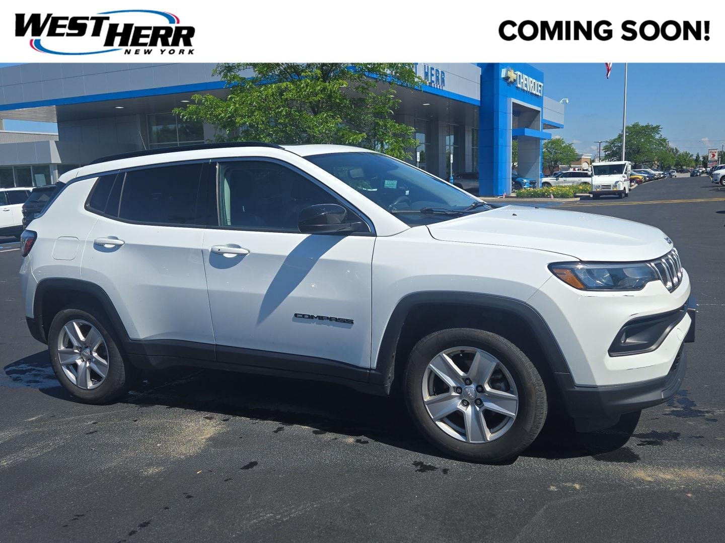 Used 2022 Bright White Clearcoat Jeep Latitude image 1