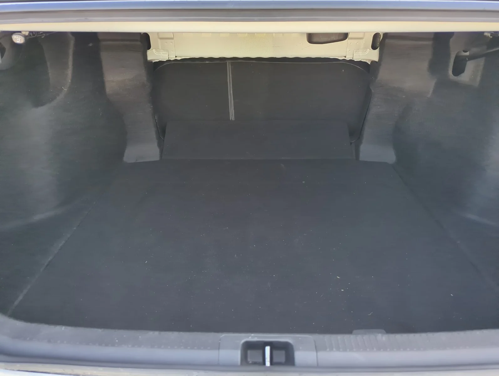 Used 2019 Super White Toyota XLE image 26