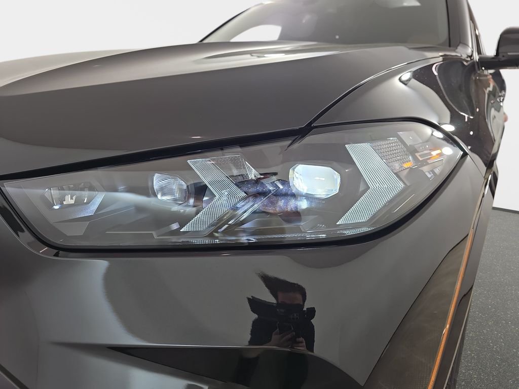 New 2026 Black Sapphire Metallic BMW xDrive40i image 33
