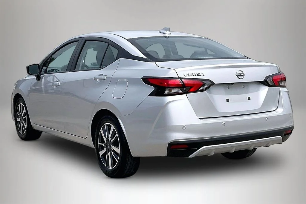 Used 2025 Silver Nissan 1.6 SV image 4