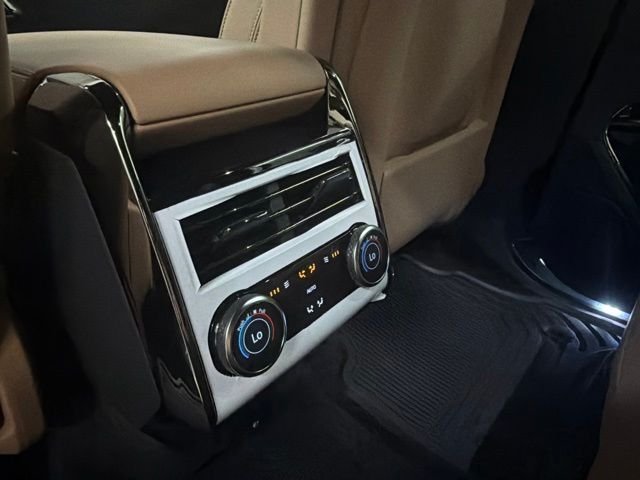 New 2026 Ostuni Pearl White Land Rover SE image 16