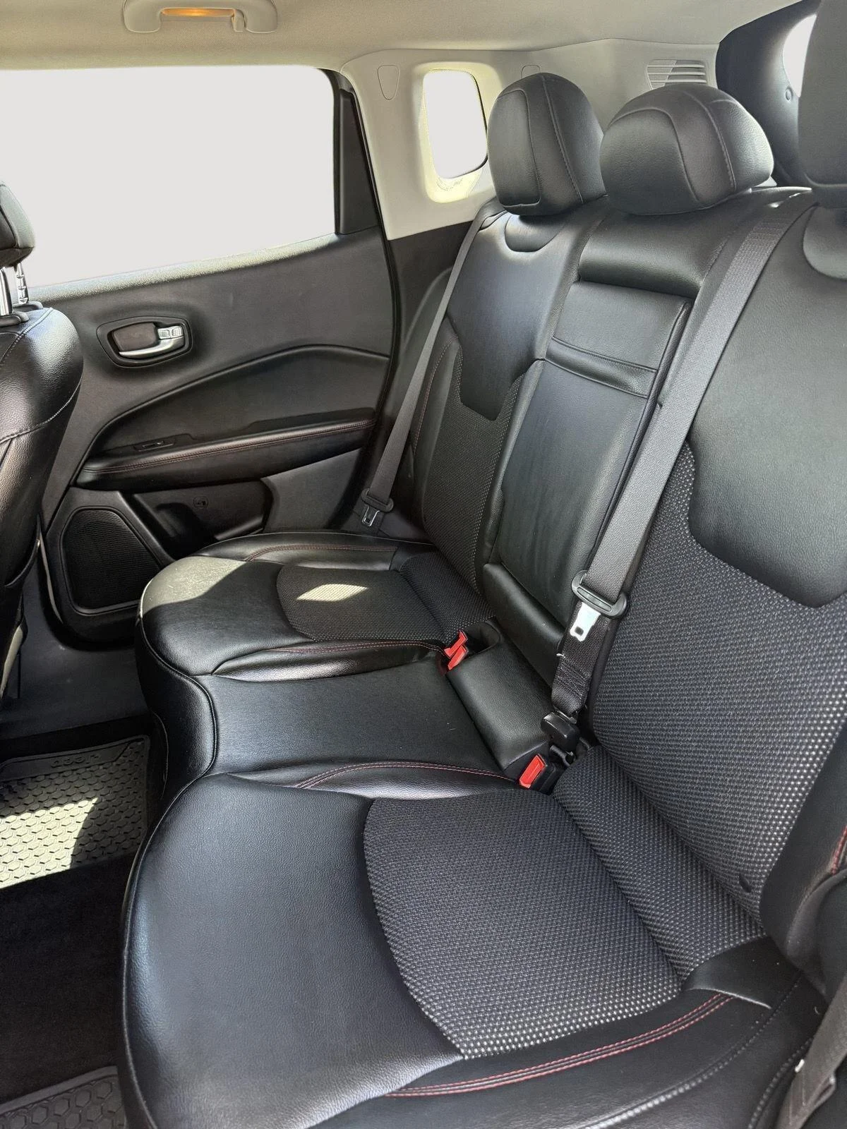 Used 2018 Billet Silver Metallic Clearcoat Jeep Trailhawk image 14