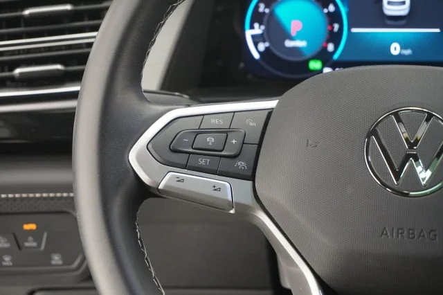 2025 Volkswagen Atlas Cross Sport SE w/Tech - Photo 29