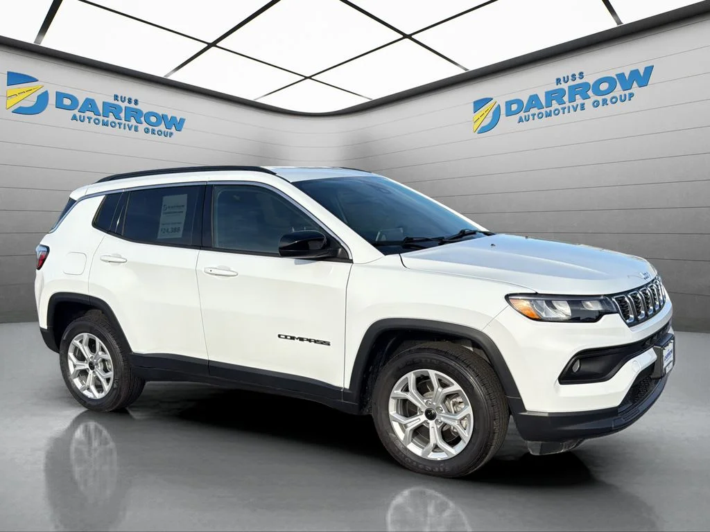 Certified Used 2025 White Jeep Latitude image 7