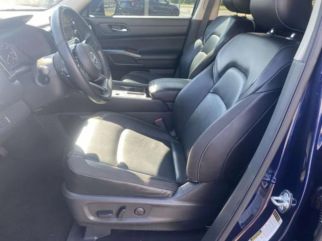 Used 2023 Blue Nissan SL image 11