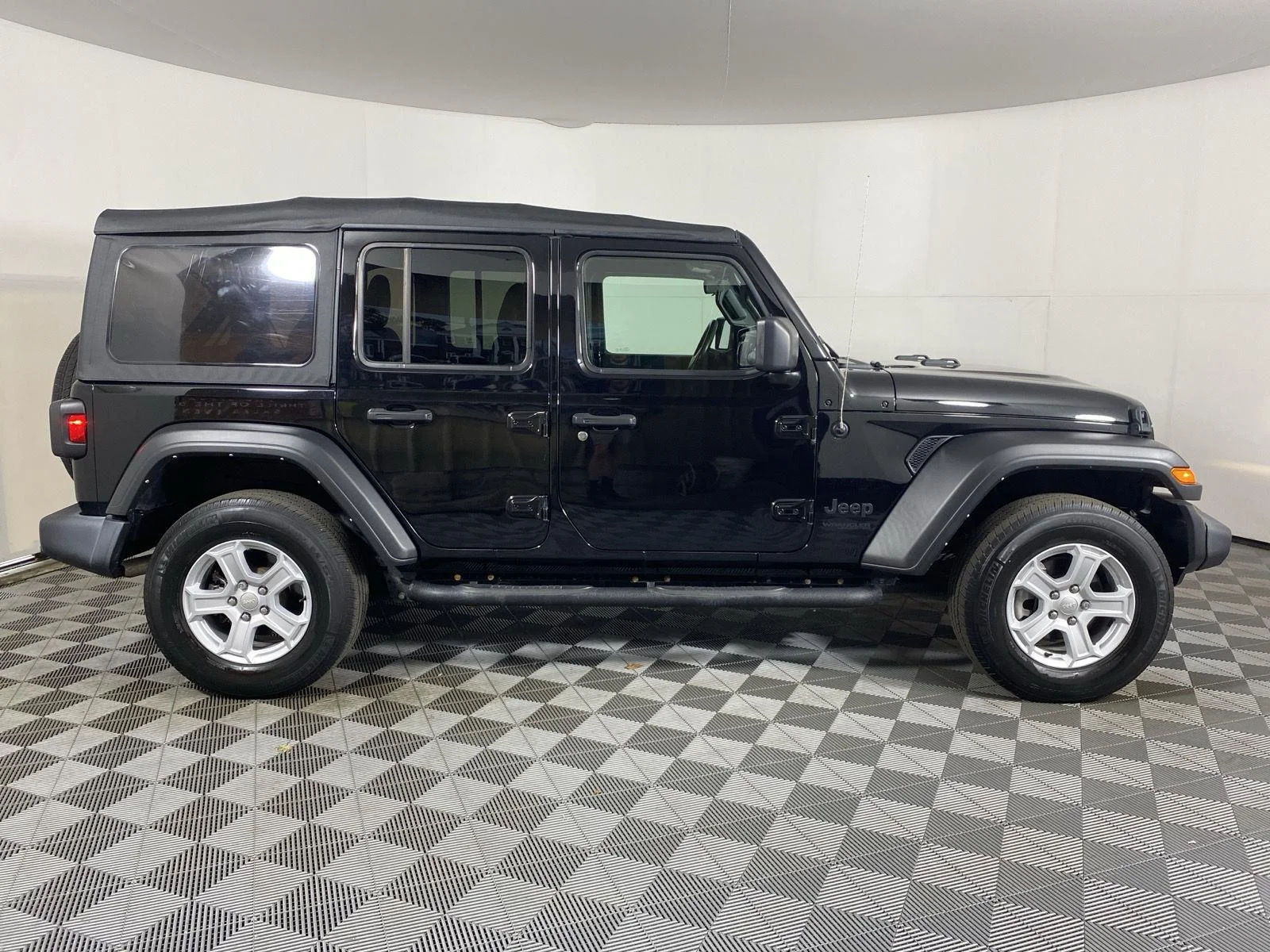 Used 2022 Black Clearcoat Jeep Unlimited Sport S image 14