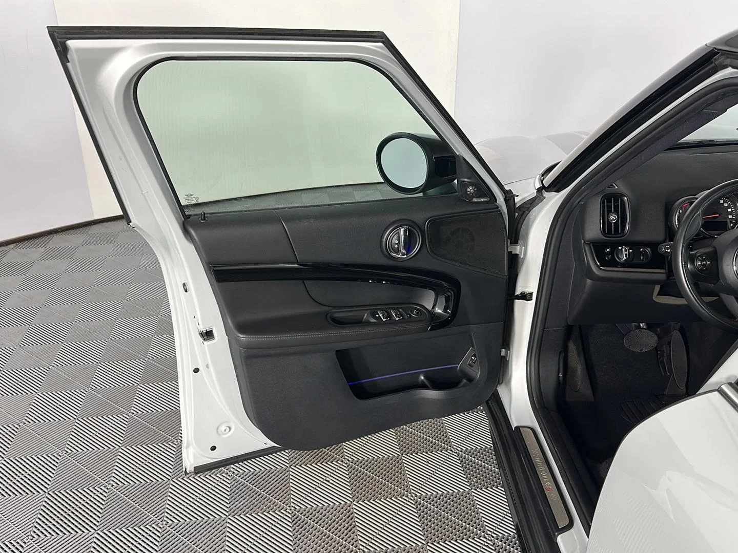 Used 2020 White SIlver Edition MINI Cooper S image 18