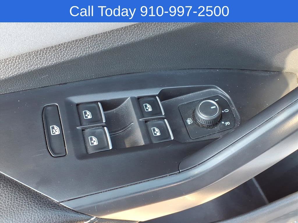 Used 2025 Silver Volkswagen SE image 12