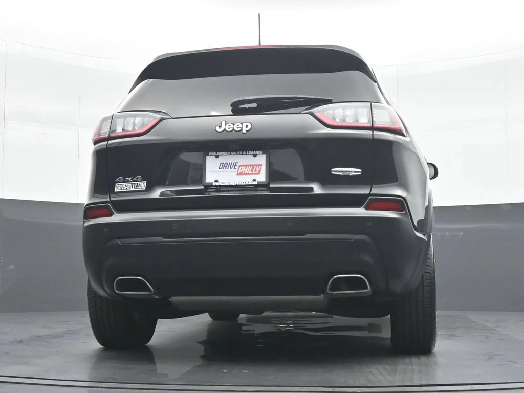 Used 2022 Black Jeep Latitude Lux image 29