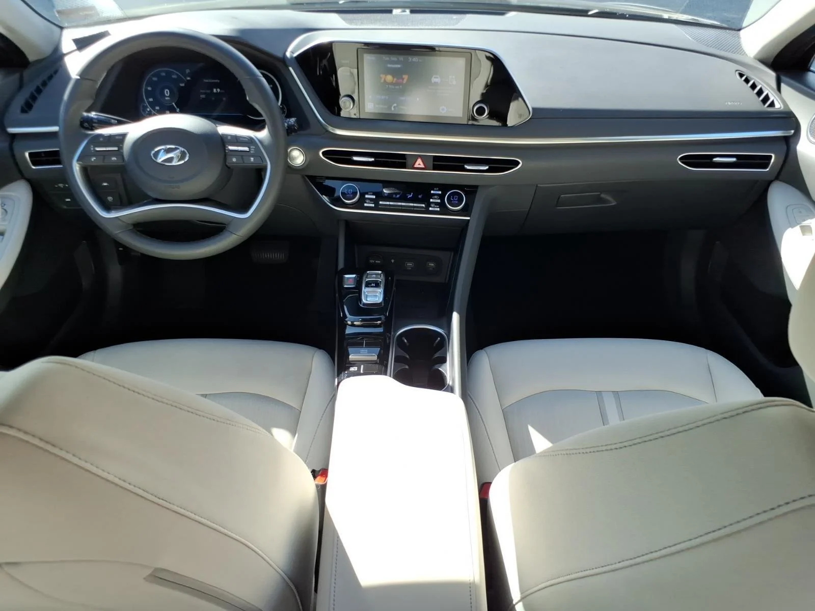 Used 2022 Portofino Gray HYUNDAI  image 28