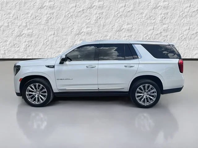 Used 2022 White Frost Tricoat GMC Denali image 6