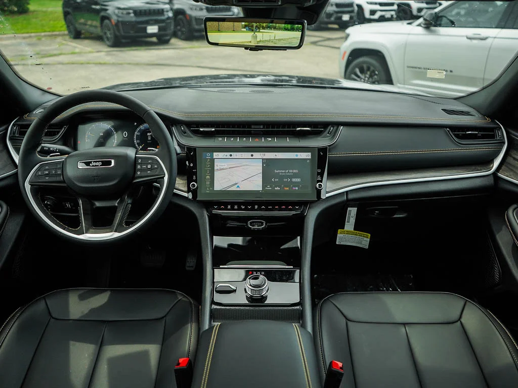 New 2026 Diamond Black Crystal Pearlcoat Jeep Limited image 13