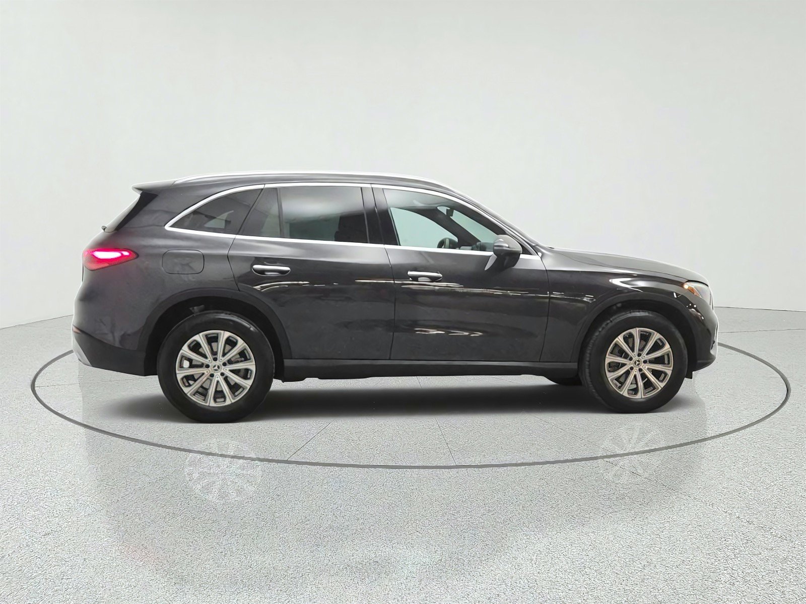Certified Used 2026 Graphite Grey Metallic Mercedes-Benz GLC 300 SUV image 4