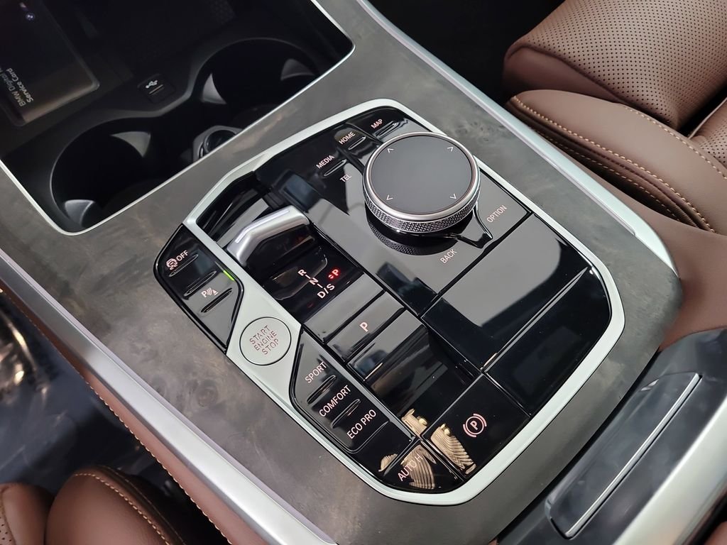New 2026 Alpine White BMW sDrive40i image 13