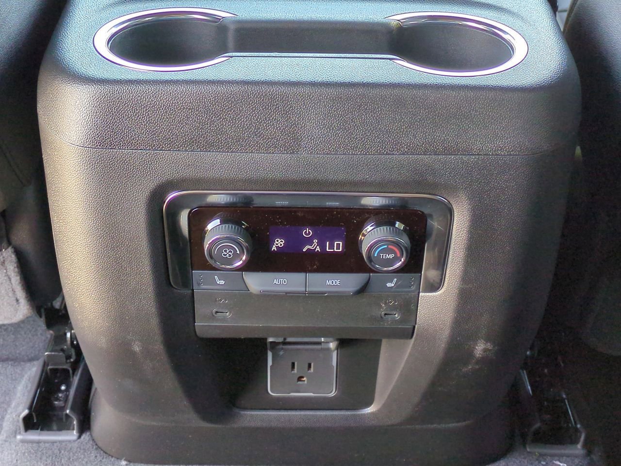 2026 Chevrolet Suburban High Country - Photo 22