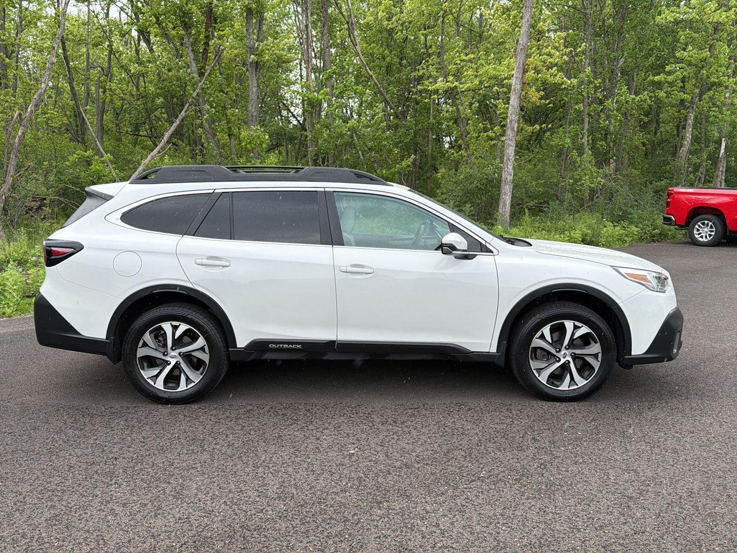 Used 2020 Crystal White Pearl Subaru Limited image 8