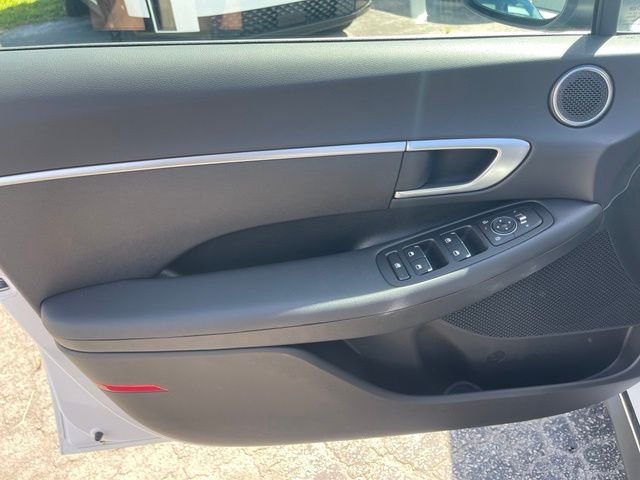 New 2026 White Hyundai SE image 9