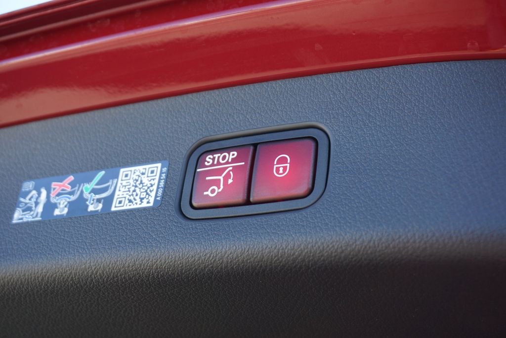 Used 2026 Patagonia Red Metallic Mercedes-Benz GLC 300 image 78