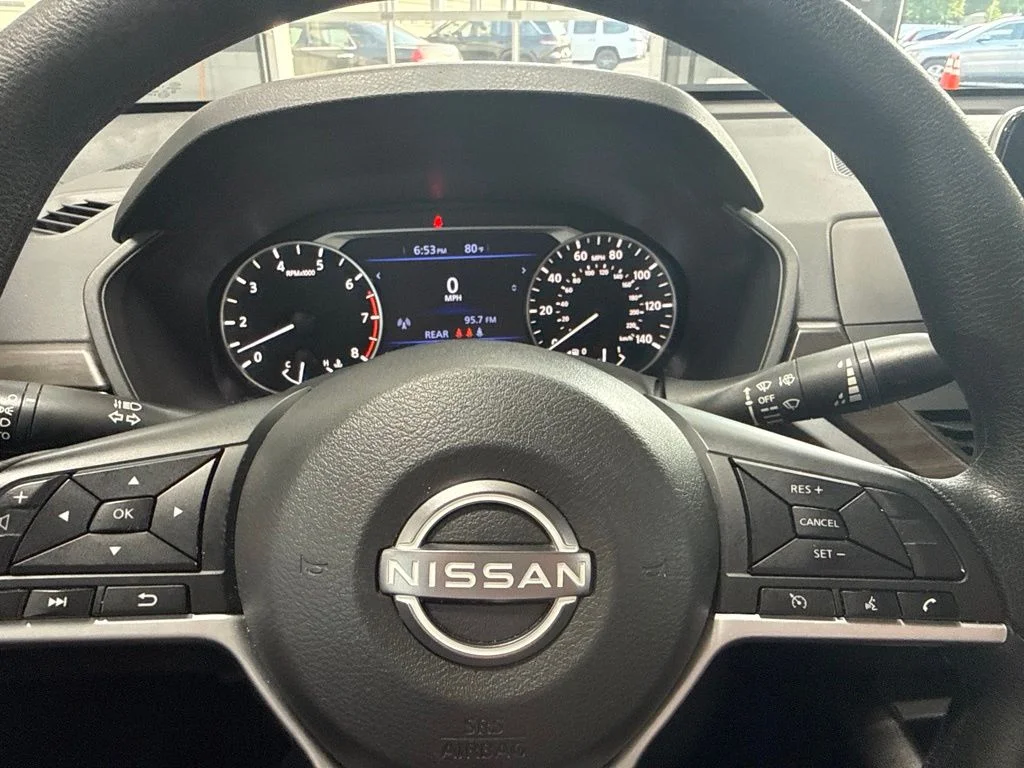 Used 2025 White Nissan 2.5 SV image 18